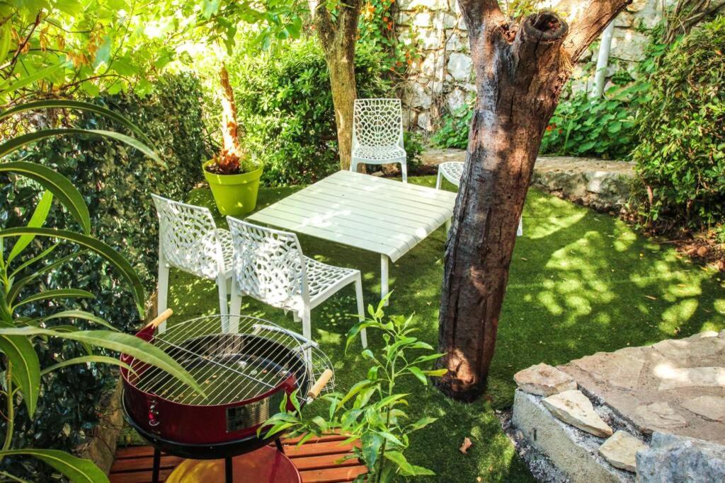 Appartement Lumineux Avec Terrasse Jardin Et Acces Piscine Вільфранш-сюр-Мер Екстер'єр фото