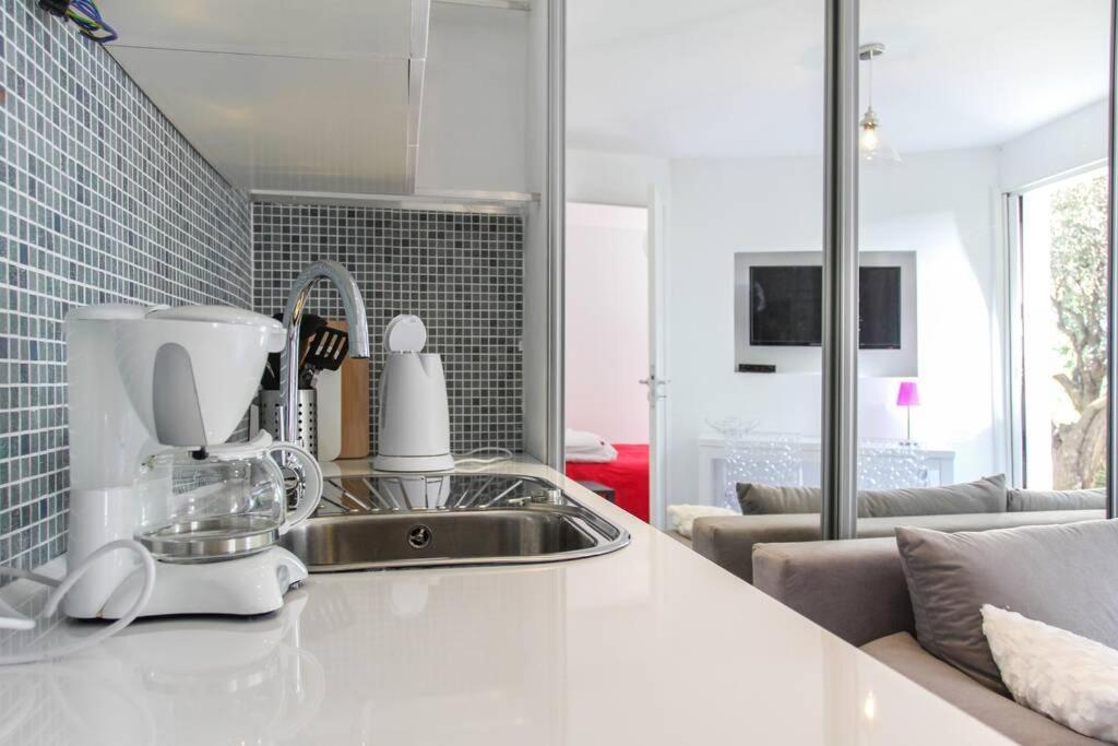 Appartement Lumineux Avec Terrasse Jardin Et Acces Piscine Вільфранш-сюр-Мер Екстер'єр фото