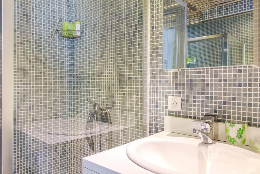 Appartement Lumineux Avec Terrasse Jardin Et Acces Piscine Вільфранш-сюр-Мер Екстер'єр фото